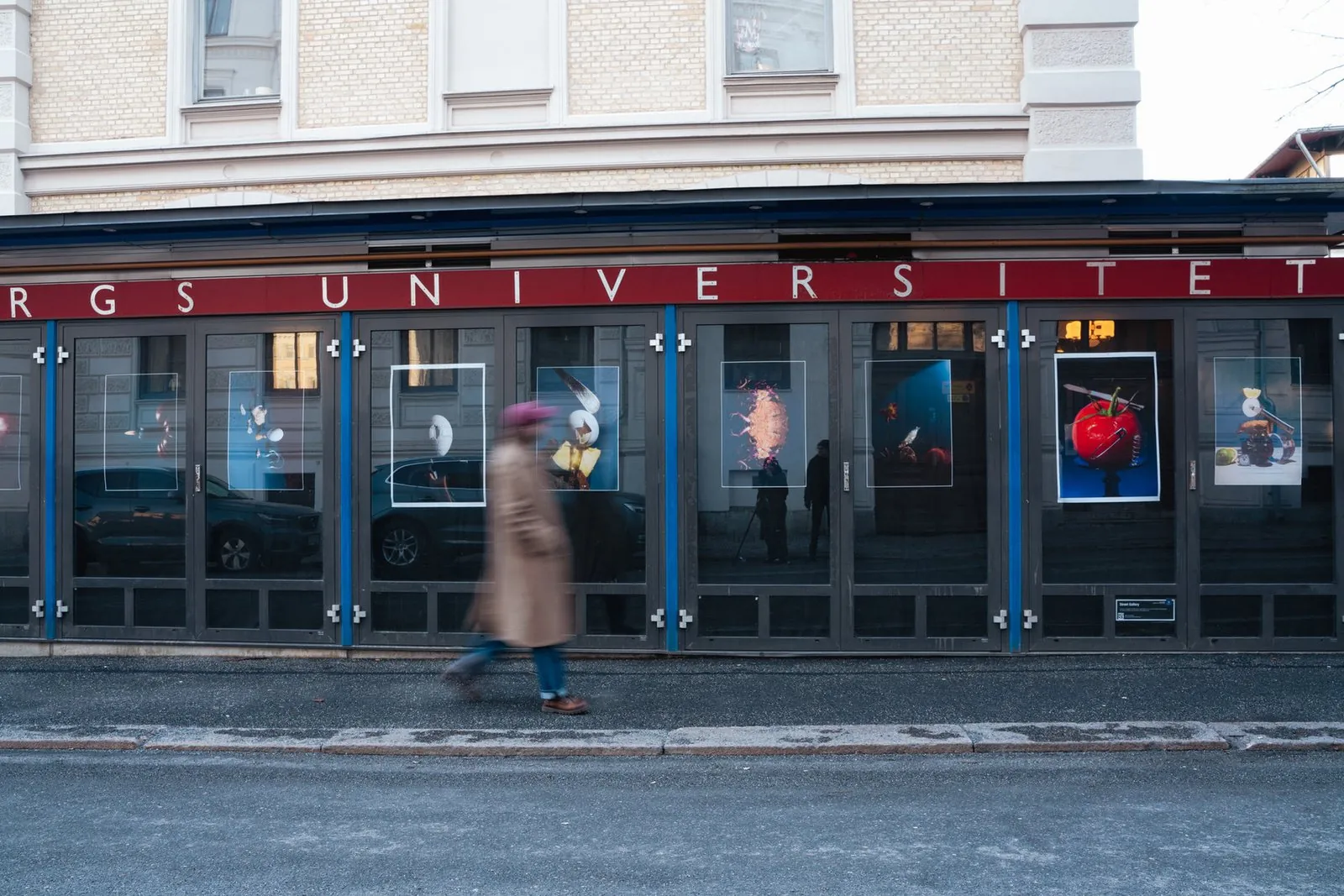 The street-window gallery on Chalmersgatan with the photographs on show